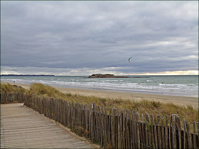 sur la plage abandonnée,