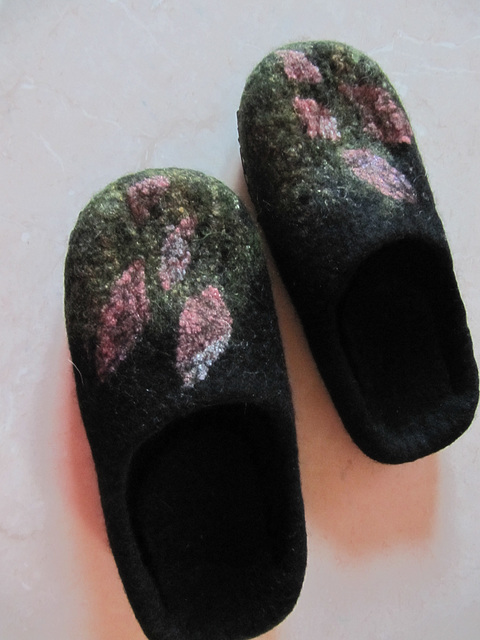 black felted slippers with vidcose embellishment