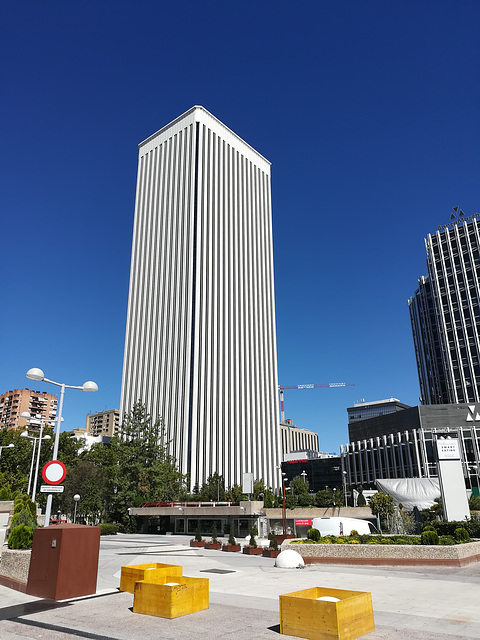 Torre Picasso. I have given 100s of Business English classes there over the years.