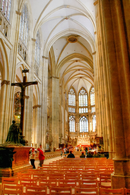 Regensburger Dom. Innenraum. Mittelschiff. ©UdoSm