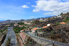 mit der Gondelbahn über Funchal -  hinauf zum Jardim Tropical Monte Palace(© Buelipix)