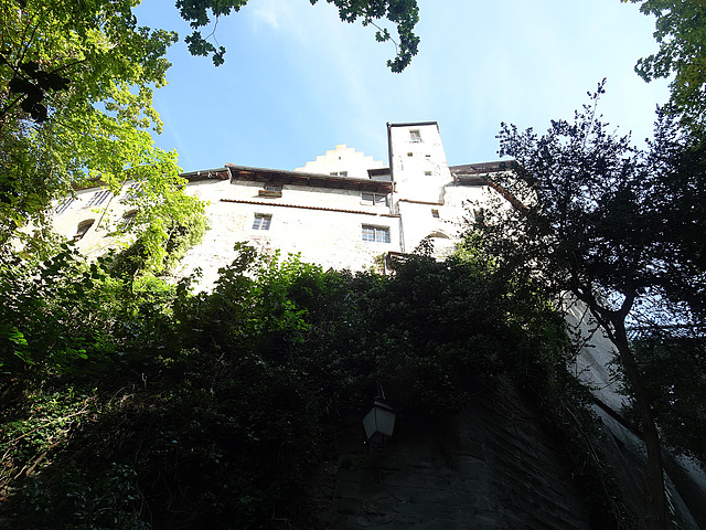 Man kommt sich klein vor unter der Meersburg