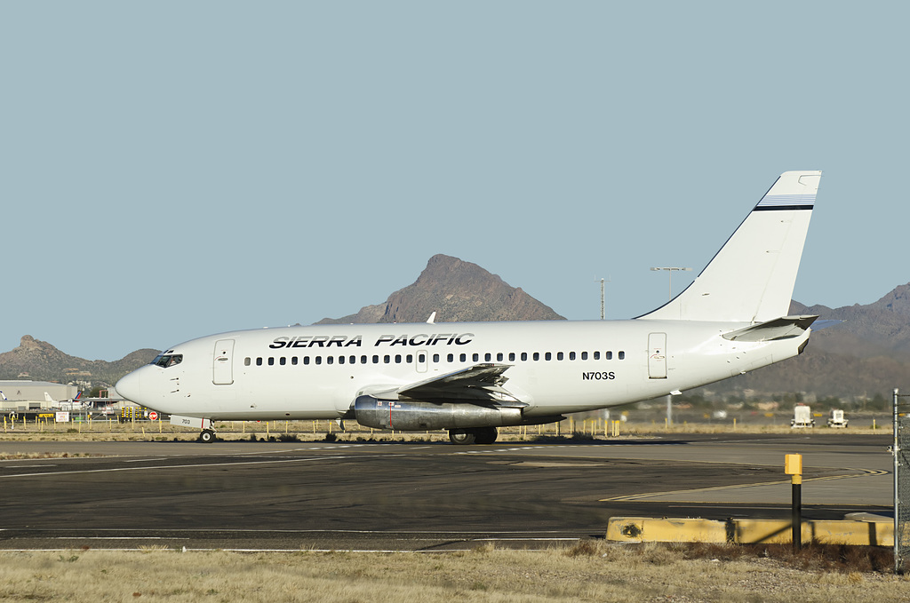 Sierra Pacific Airlines Boeing 737 N703S