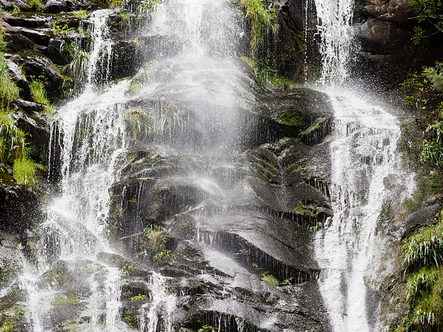 Südafrika 2019 Kleiner Wasserfall bei Oudtshoorn