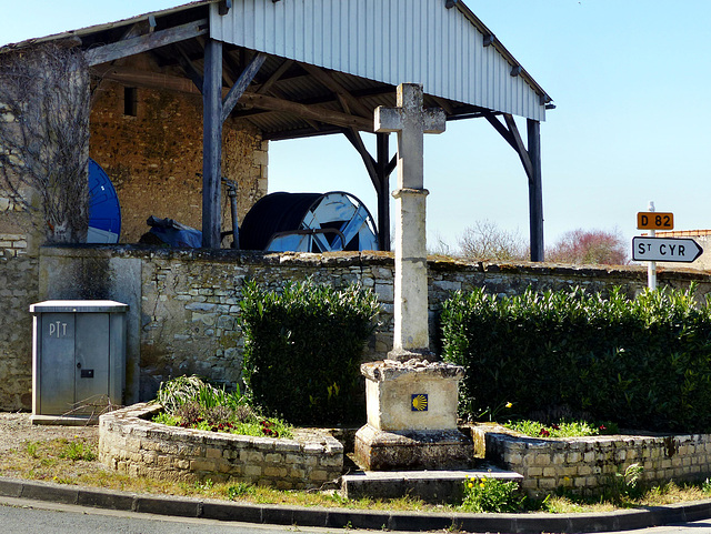 Saint-Cyr - Crossroads