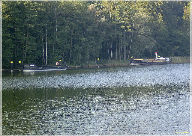 Frachtkähne im Reeckkanal