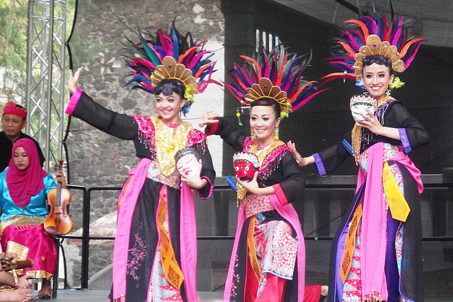 Folklora ensemblo el Indonesio