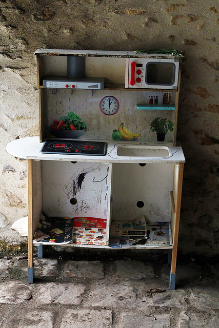 Très recherché par les collectionneurs qui ont du goût , je vends ce buffet de cuisine vintage , comme neuf . Faire une offre sérieuse . Très recherché par les collectionneurs qui ont du goût , je vends ce buffet de cuisine vintage , comme neuf . Faire une offre sérieuse .