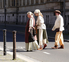 Mittelalterliche Besucher in der Löwenstadt