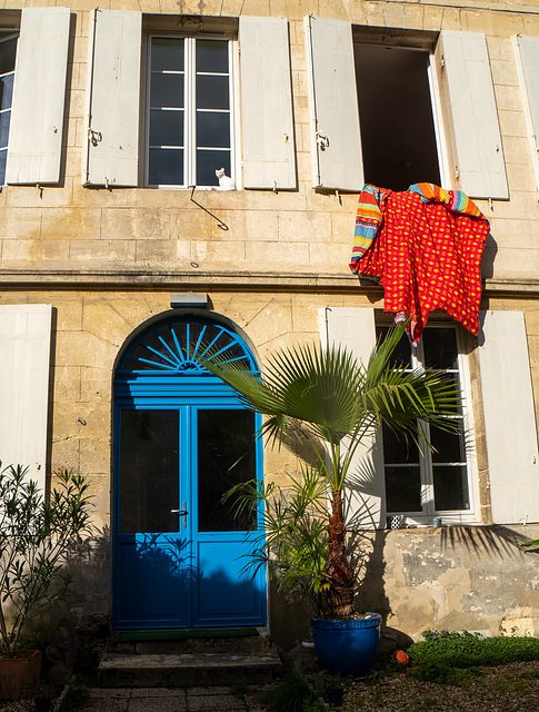 Airing out the bedding, Bourg