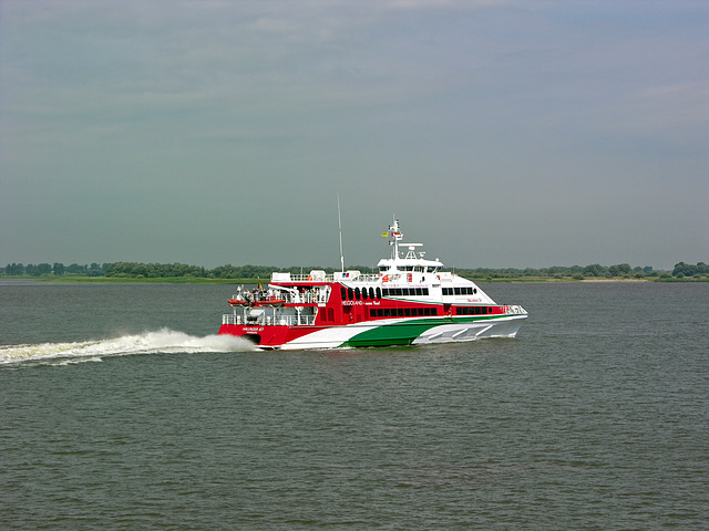 Katamaran-Fähre Hamburg > Helgoland: Jetzt geht's richtig los.