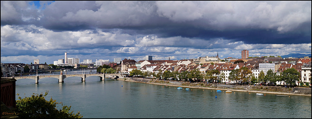 Die Altstadt Kleinbasel mit Rhein und Fa. Novartis