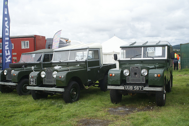 csg[16] - triple landrovers