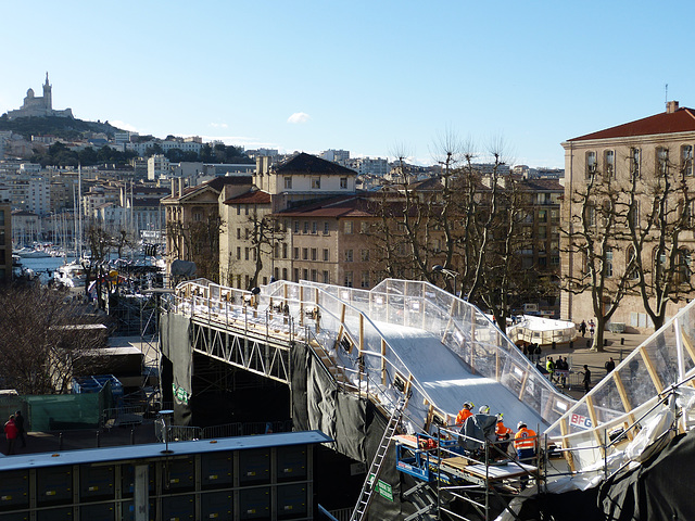 ...Marseille,préparation de la Red Bull Ice Crashed...