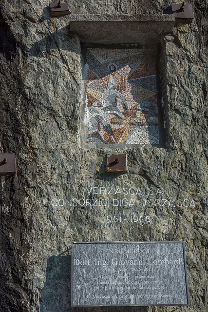 bei der Staumauer im Valle Verzasca ... P.i.P.(© Buelipix)