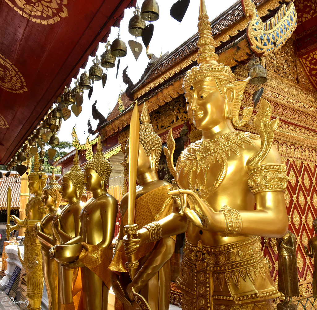 Les gardes du temple Wat Phrathat Doi Suthep - Thaïlande