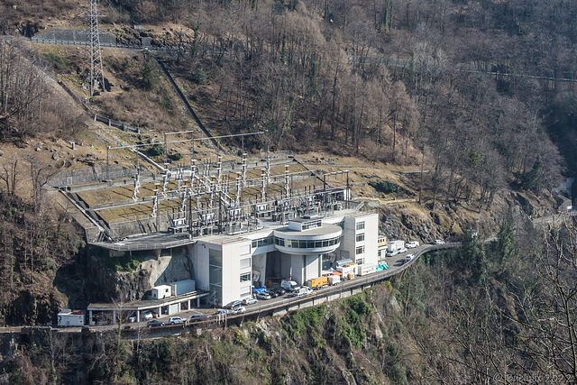 Kontrollzentrum bei der Staumauer im Valle Verzasca ... P.i.P. (© Buelipix)