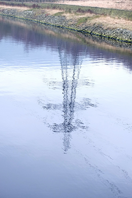 Full pylon reflection