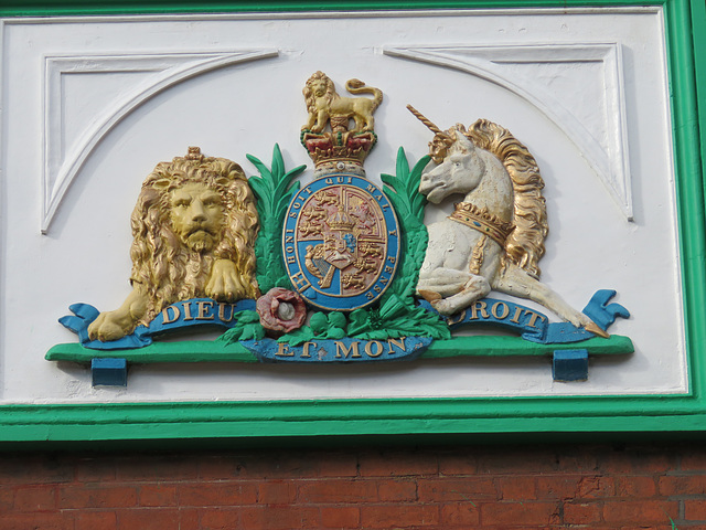 c19 royal arms on derby shire hall, derbs; prob. cast iron c.1828