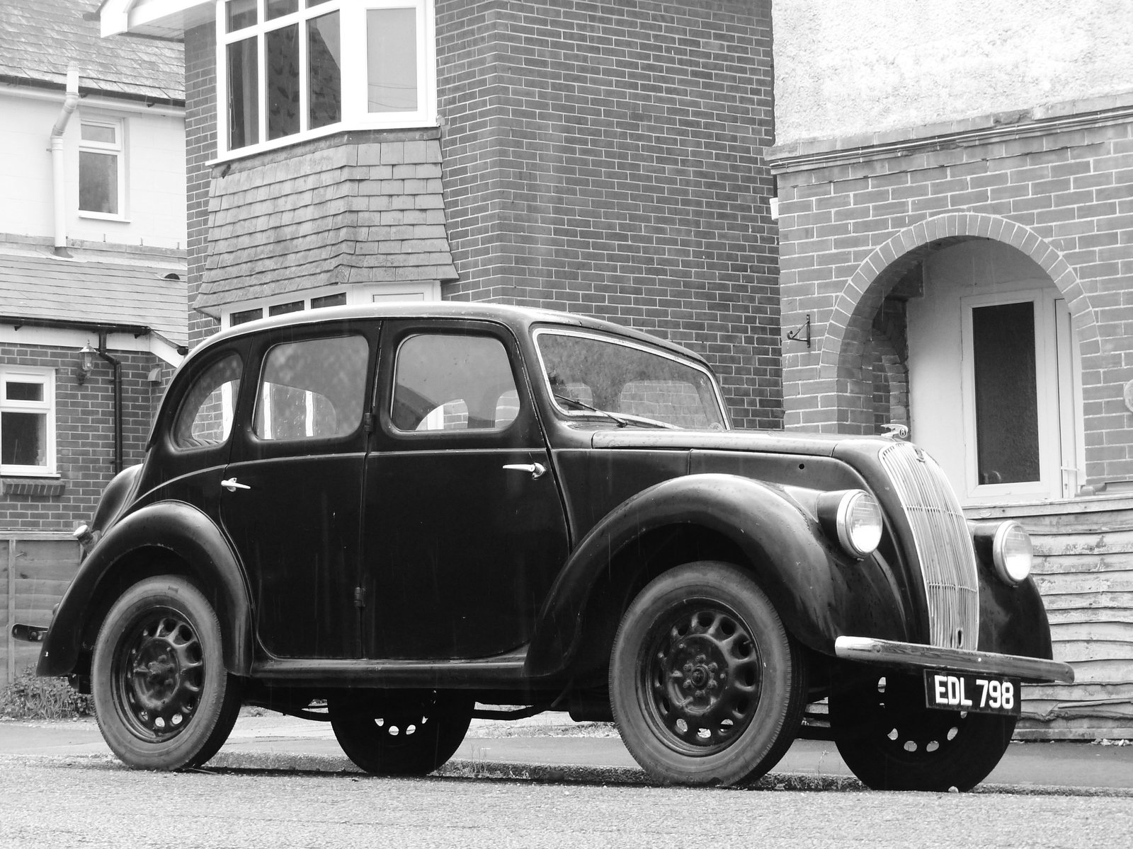 A Morris 8 in Ryde (Mono) - 29 April 2015