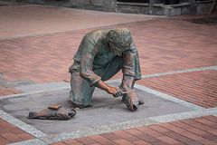 'El pescador' ... un monumento al pescadores ... P.º las Canteras (© Buelipix)
