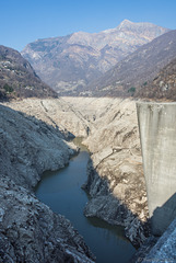 der leere Stausee vom Valle Verzasca im März 2022     (© Buelipix)