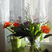 Blumenstrauß auf der Fensterbank