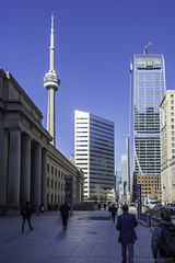vor der Union Station, Toronto ... mit dem CN-Tower im Hintergrund :-))    (© Buelipix)