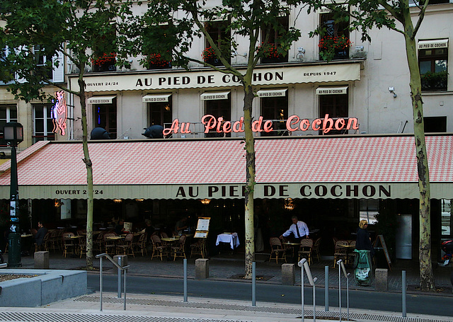 Au Pied de Cochon , brasserie située près des Halles et du Louvre