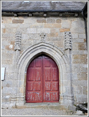Porte de l'église de Guenroc (22)