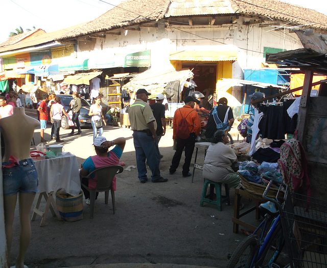 Au mercado avec jolies jambes sur la gauche !