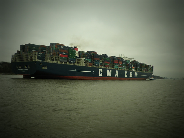 Containerriese CMA CGM Jules Verne