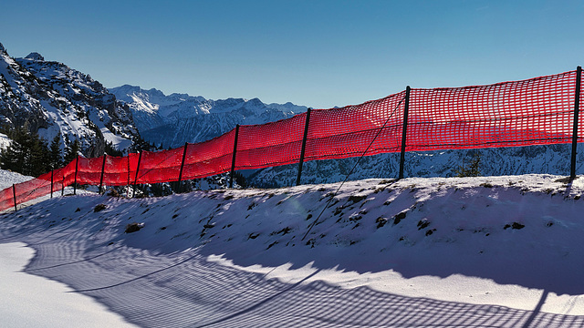 Der rote Winterzaun