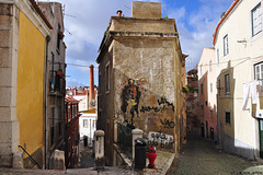 Lissabon - in den Gassen von Alfama (© Buelipix)
