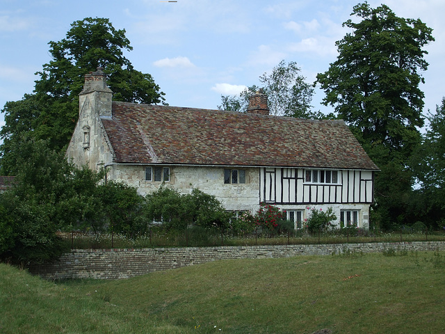 Fulbourn Old Manor 2011-06-04