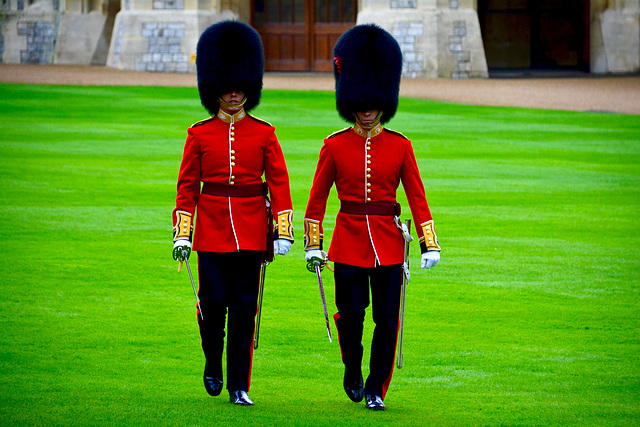 England 2016 – Windsor Castle – Men with swords