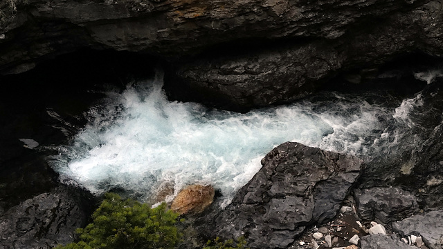 Johnston Canyon L1010549