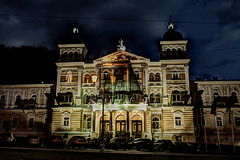 Bäderarchitektur bei Nacht