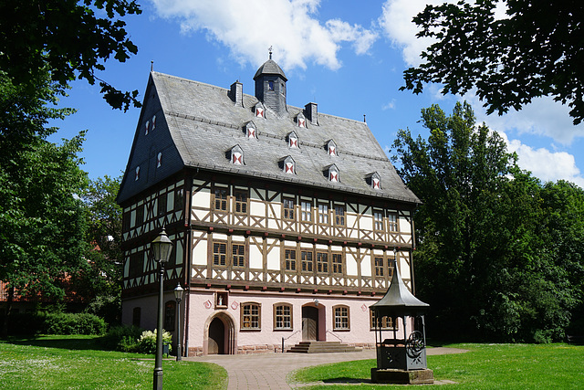 Schloss Gieboldehausen mit Brunnen