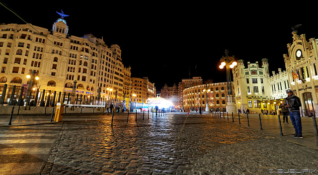 Valencia by night (© Buelipix)