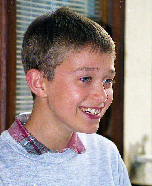 Je n'avais jamais remarqué que le fiston avait les yeux bleus , on ne me dit jamais rien ! Je n'avais jamais remarqué que le fiston avait les yeux bleus , on ne me dit jamais rien !