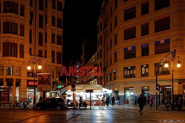 Valencia by night (© Buelipix)