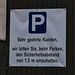 Coronaregel auf dem Parkplatz