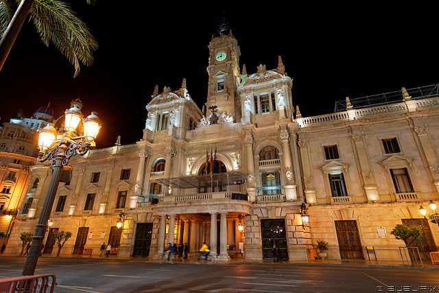 Valencia by night (© Buelipix)