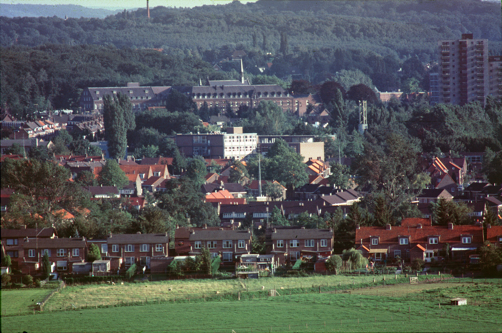 view naar palemig / MTS /Kloosterkoolhof  /huize de berg/Bergweide / Aambosflat