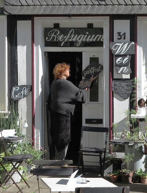 Cafe Vollmond ab jetzt geöffnet