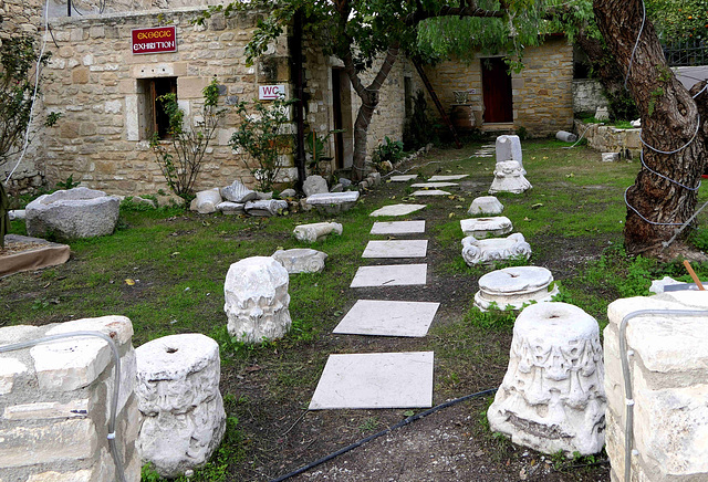 Agioi Deka - Spolia