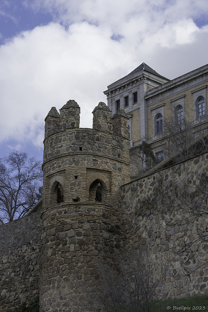Stadtmauer und Diputación Provincial de Toledo (© Buelipix)