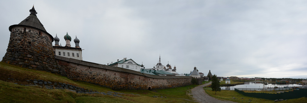 Спасо-Преображенский Соловецкий монастырь, Западная стена от Корожной башни до Прядильной