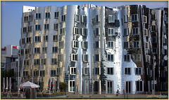 Düsseldorf, Lichtspiegelungen am Gehry Bau